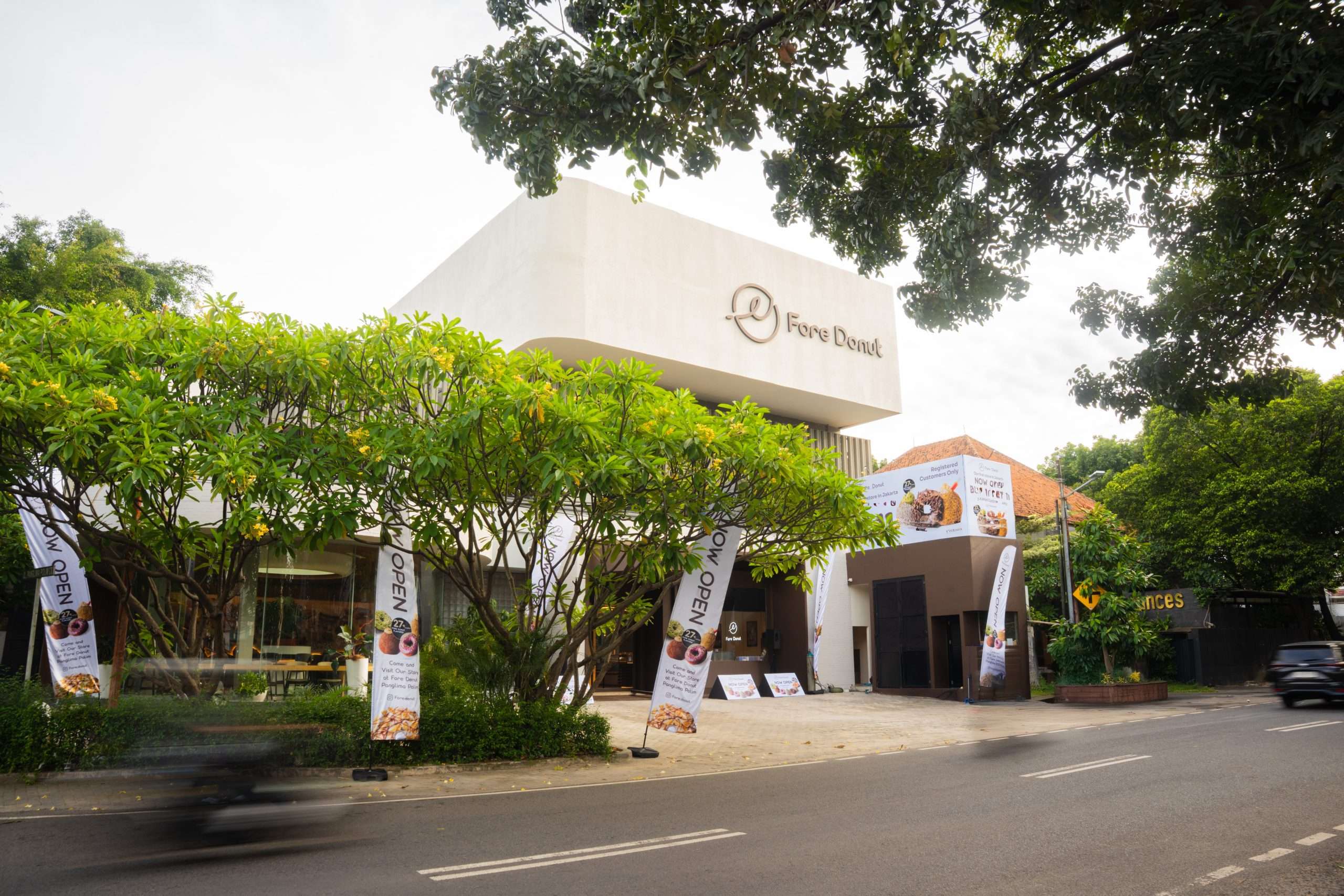 Fore Donut now opens at Panglima Polim